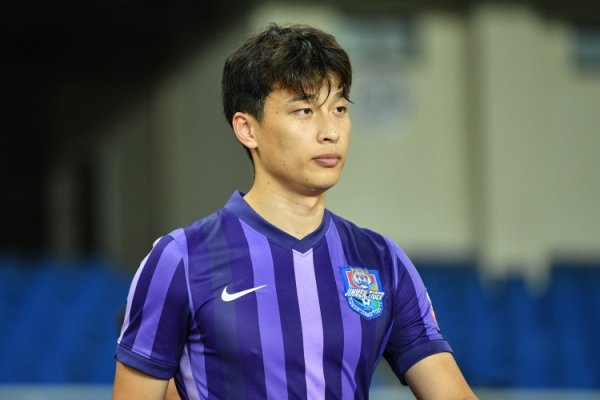 本赛季改造成边后场球员！29岁巴顿上次为国足出战还是23年友情  赛