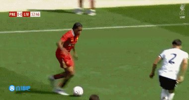 利物浦1-0领跑  普雷斯顿！布拉德利破门后未庆祝 仅与队友简单击掌