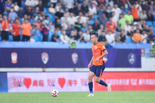古代足球    报：从慢镜回放看，张弛吊射是可以的但脚法运用出现问题