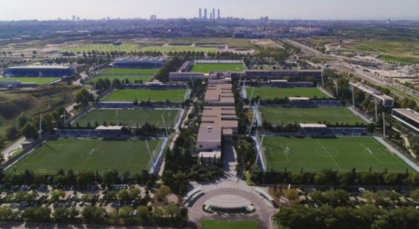 皇马纪念俱乐部体育城启用20周年，练习  、农艺、革新  区大型综合体