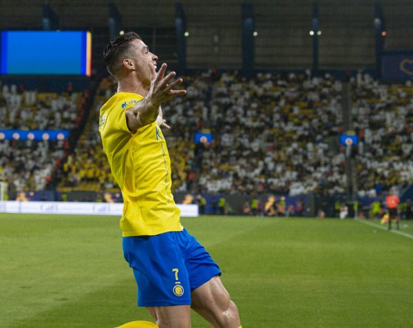 厚积薄发🤑C罗前19年挣了4.1亿镑薪水，在获胜  4年挣6亿+15%股份