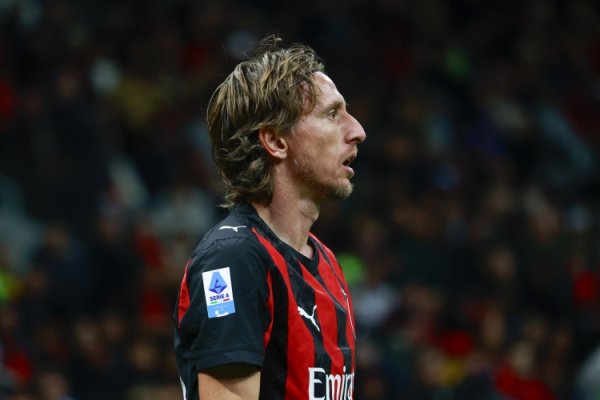 医学专家：莫德里奇原本告诉我他想踢到36岁，结果他踢到40岁了