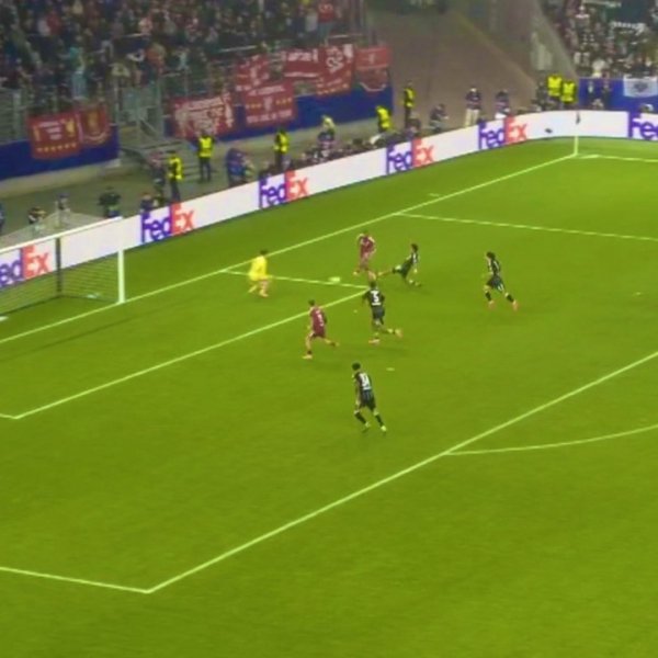 空门不传😨萨拉赫无视空门的维尔茨小角度打门，维尔茨气得跳脚