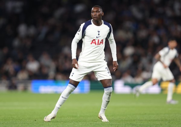 记者：穆阿尼下颌骨裂  但无需手术，复健  时间少于之前预测的6-8周