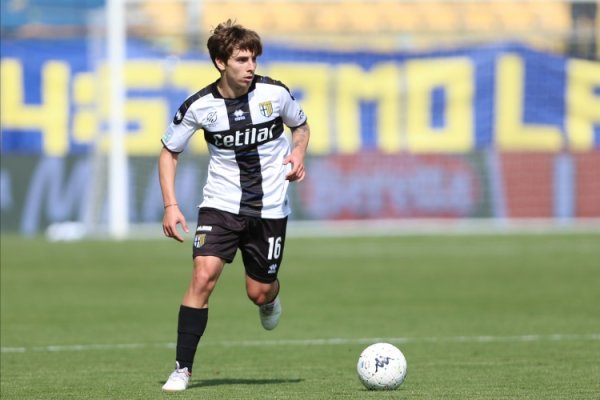 罗马诺：尤文很难明年1月引进大牌中场球员，帕尔马无意放走贝尔纳贝